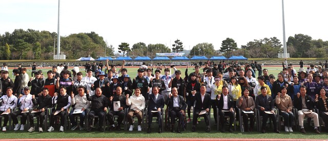 [2025 전북일보배 생활체육 족구대회] 족구 동호인들, 순창서 가을 하늘 아래 ‘한판 승부’