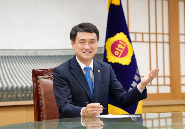 [뉴스와 인물] 김희수 제13대 전북도의회 전반기 의장 - 뉴스 썸네일 이미지