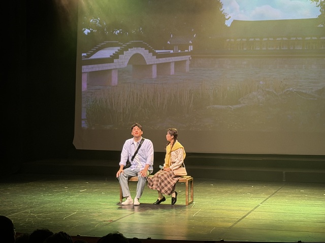 [공연 리뷰] 창작뮤지컬 '달콤한 위로 초코파이' 로컬 상생 빛났지만... - 뉴스 썸네일 이미지
